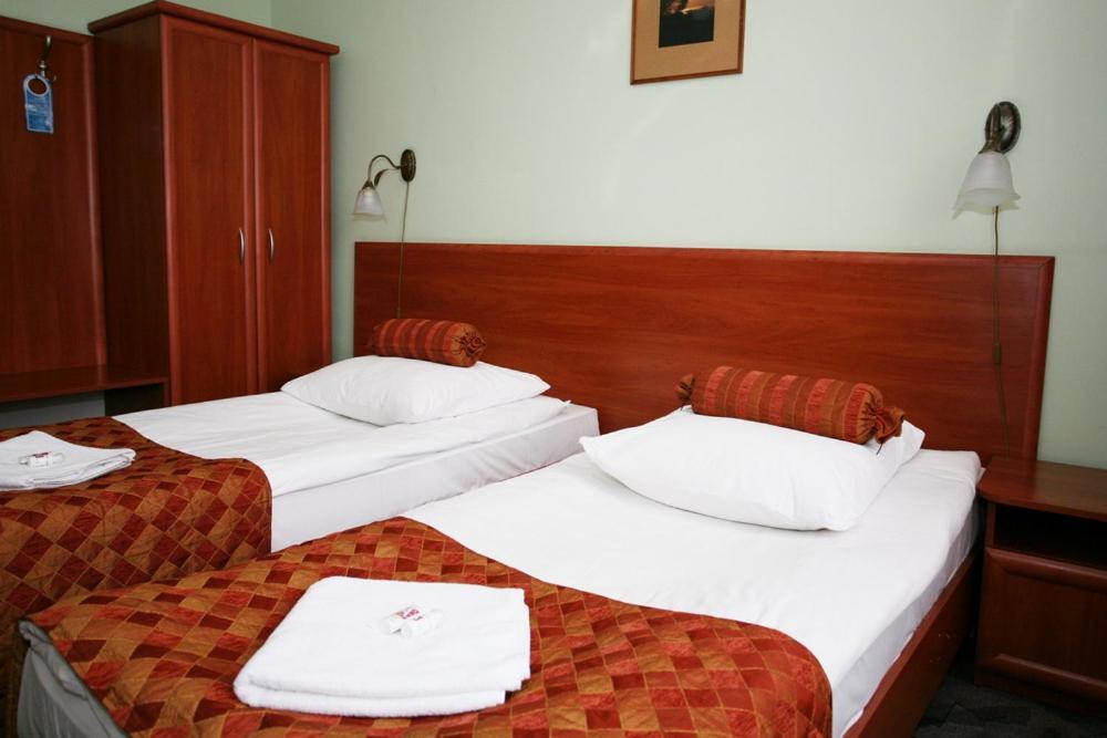 Hotel Arkadia Legnica Kültér fotó