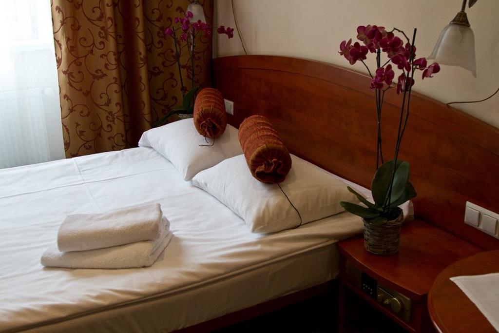 Hotel Arkadia Legnica Szoba fotó