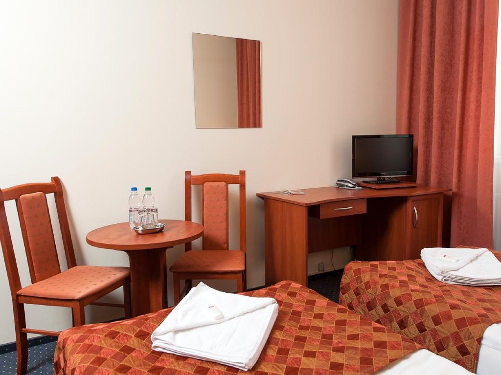 Hotel Arkadia Legnica Szoba fotó