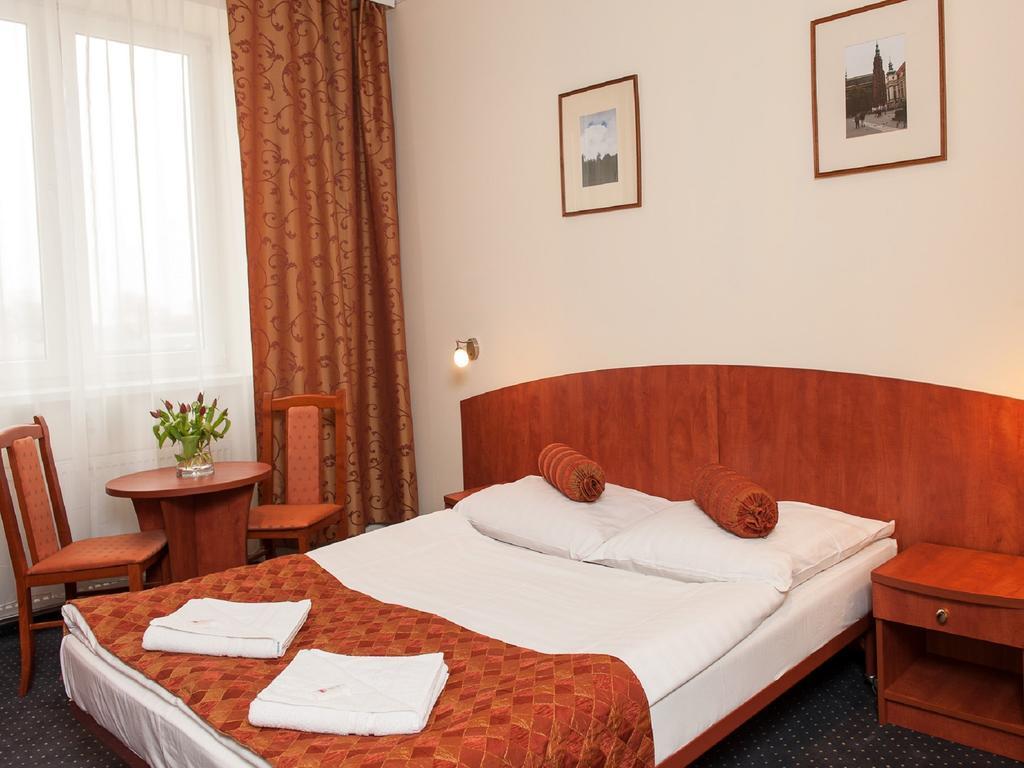 Hotel Arkadia Legnica Szoba fotó