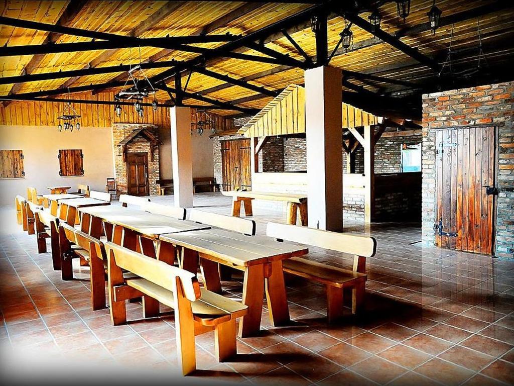 Hotel Arkadia Legnica Kültér fotó