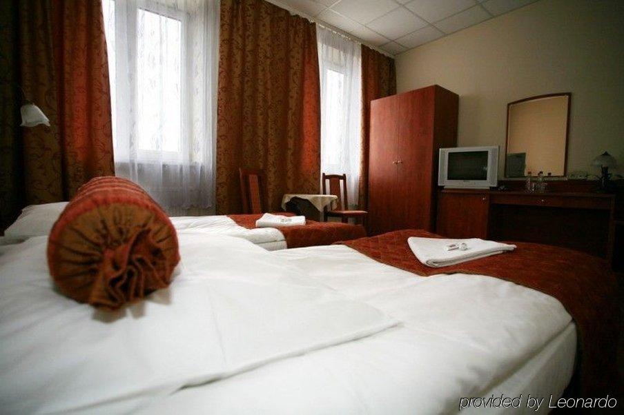 Hotel Arkadia Legnica Szoba fotó