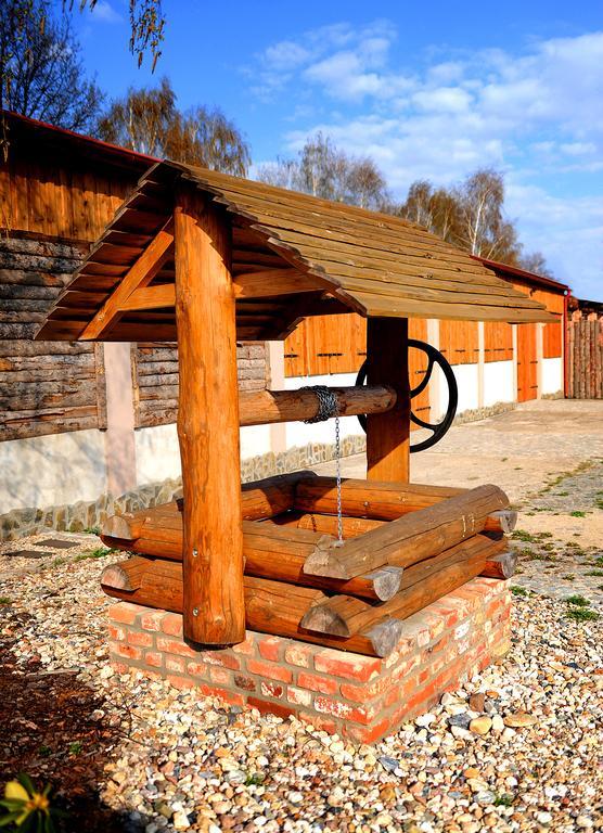 Hotel Arkadia Legnica Kültér fotó