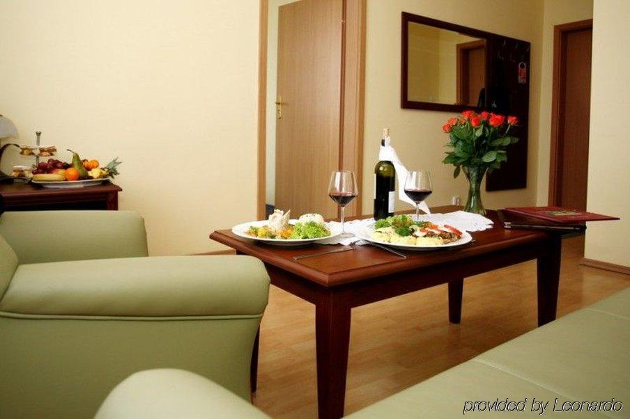 Hotel Arkadia Legnica Kültér fotó